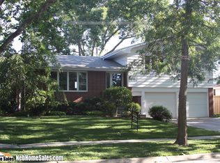 7325 Englewood Dr, Lincoln, NE 68510
