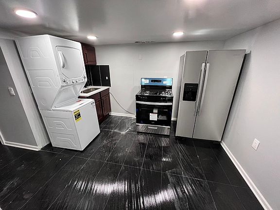 3rd image of 1414 N Laramie Ave #G