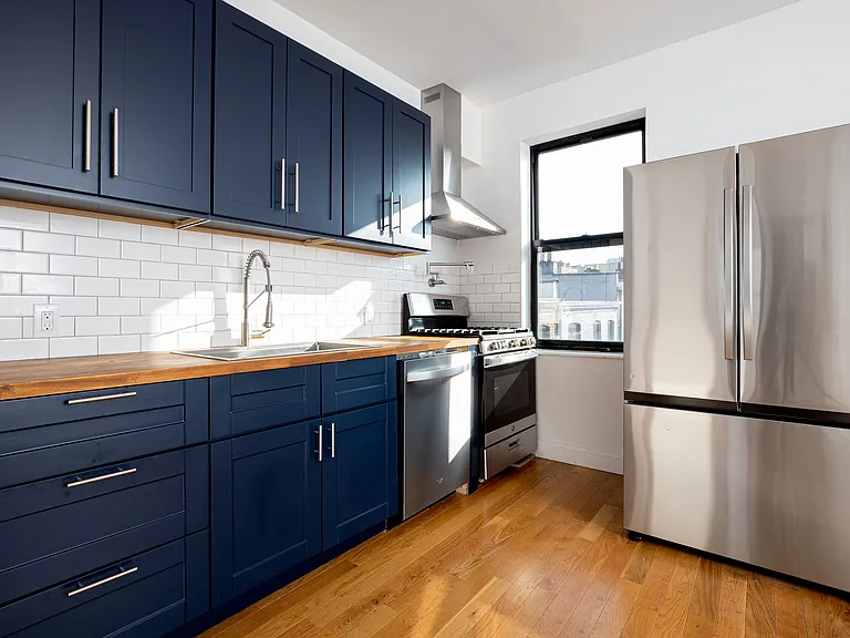 18-60 Flushing Ave #3 — Photo 2