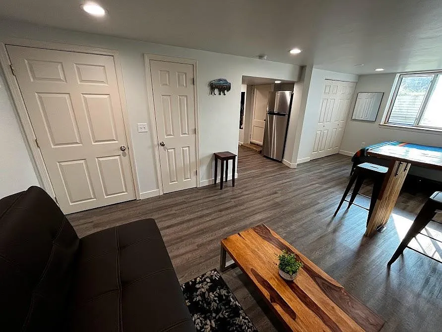 Studio, 400 sqft, $1,200 — Photo 2