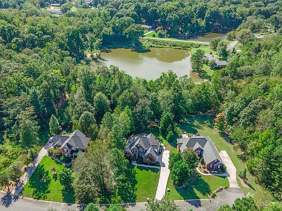 2nd image of 2025 Hunters Creek Ln