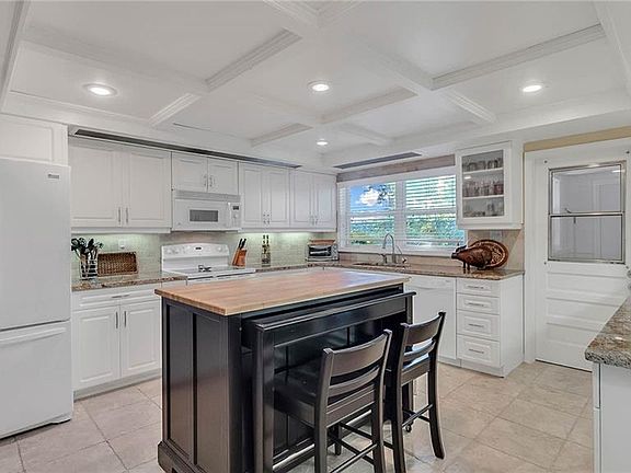 5th image of 4038 Shorecrest Dr