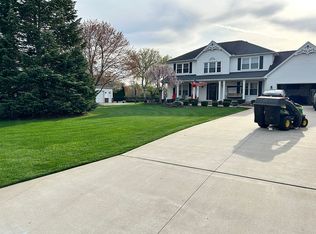 2198 Cumberland Dr, Brighton, MI 48114