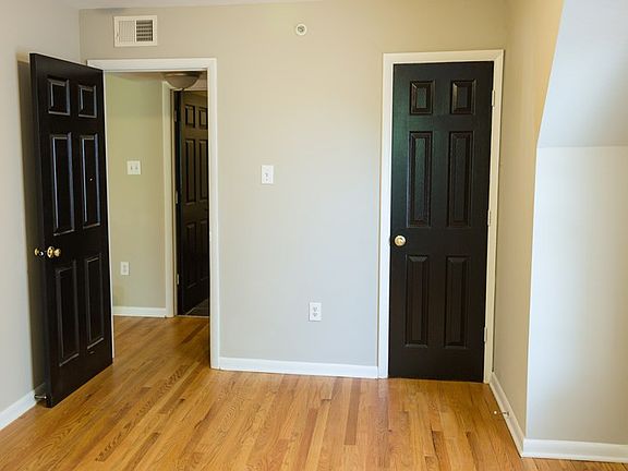 5th image of 2107 W Cary St APT F
