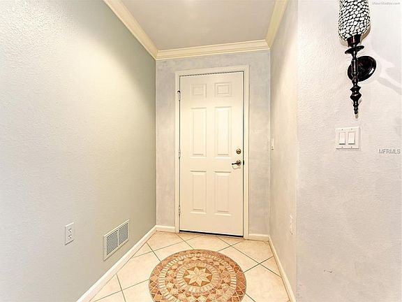 4th image of 4620 Club Dr #F