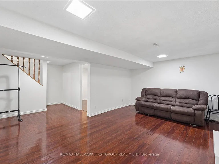 747 Stonepath Cir — Photo 31