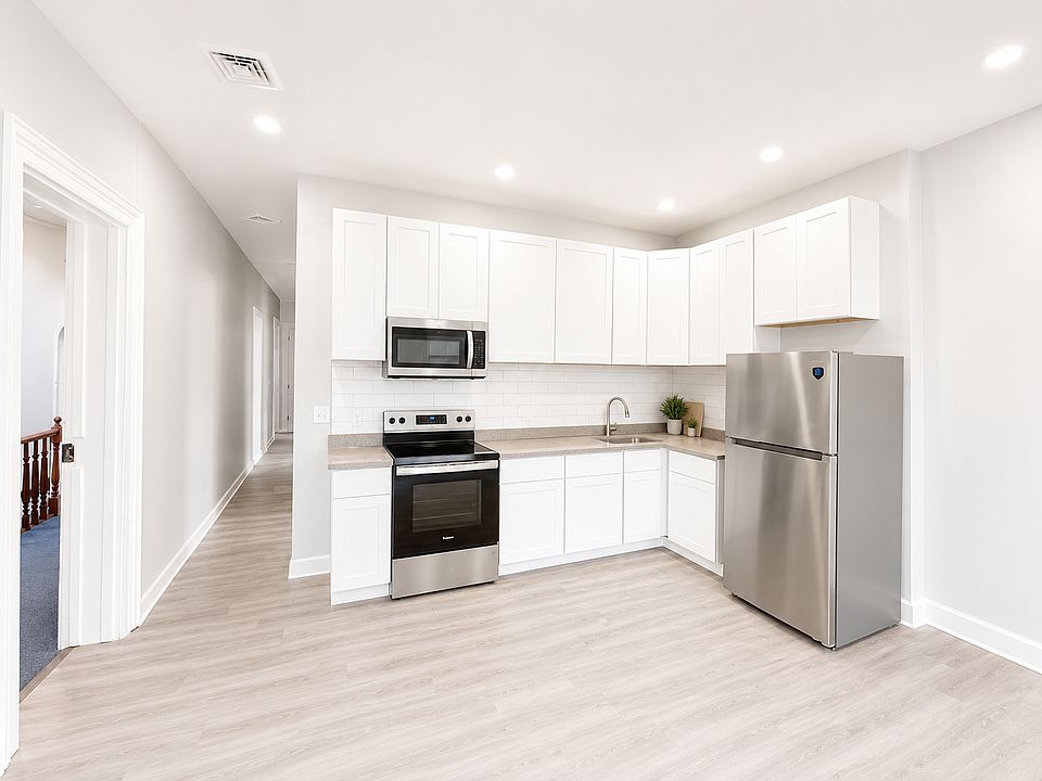 1st image of 49 Ten Broeck St #3
