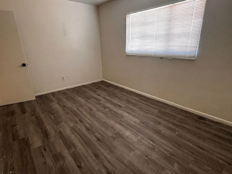 1431 W 7th Pl — Photo 12