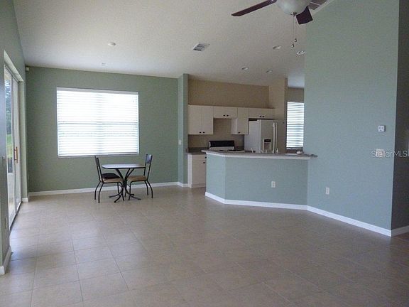 3rd image of 915 Wolf Creek St