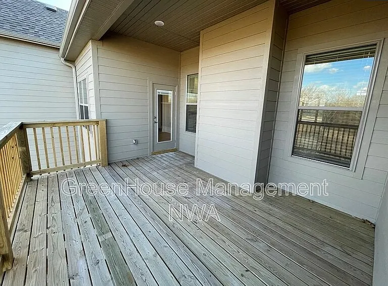 1574 Pershing St — Photo 23