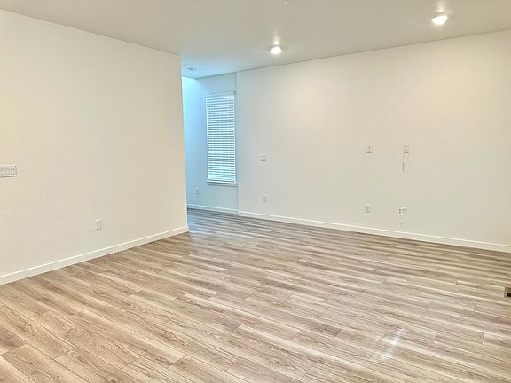 3rd image of 17793 Fox St