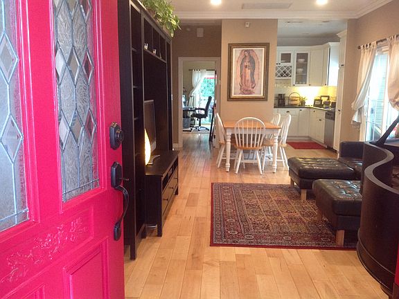 4th image of 110 E Claremont St
