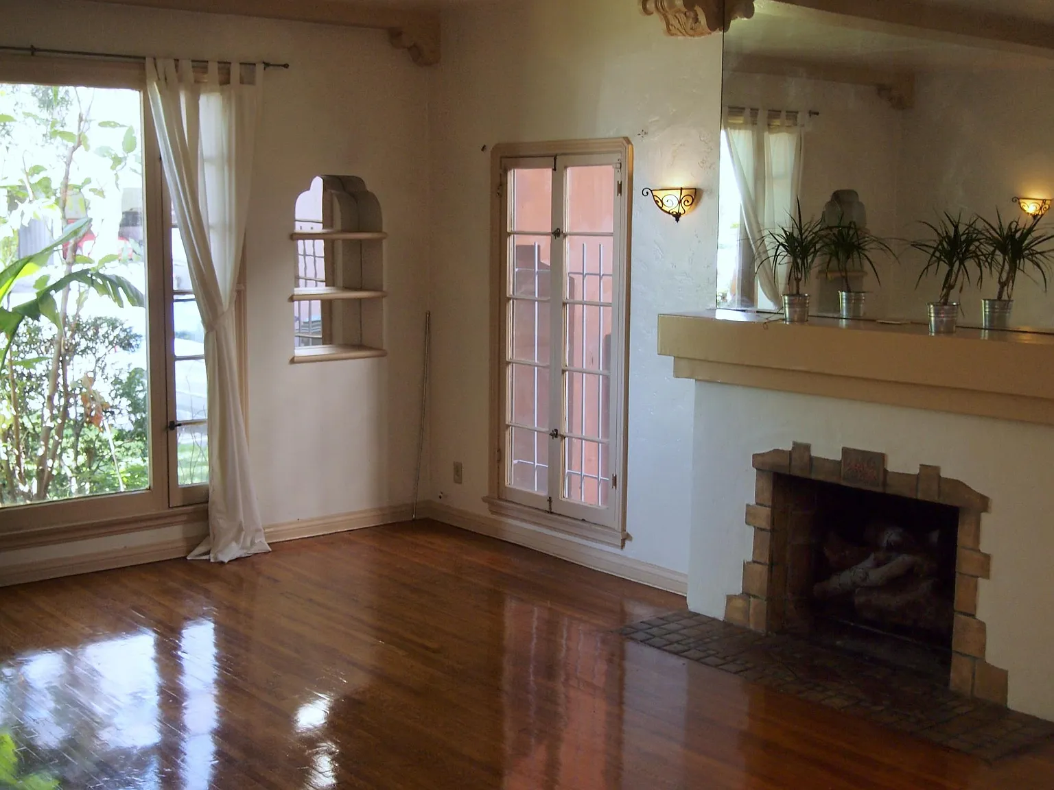 S Sherbourne Dr, Los Angeles — Photo 2