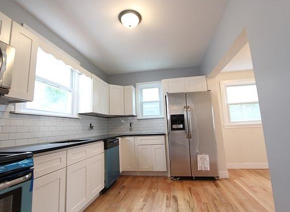 2nd image of 409 Seneca Ave
