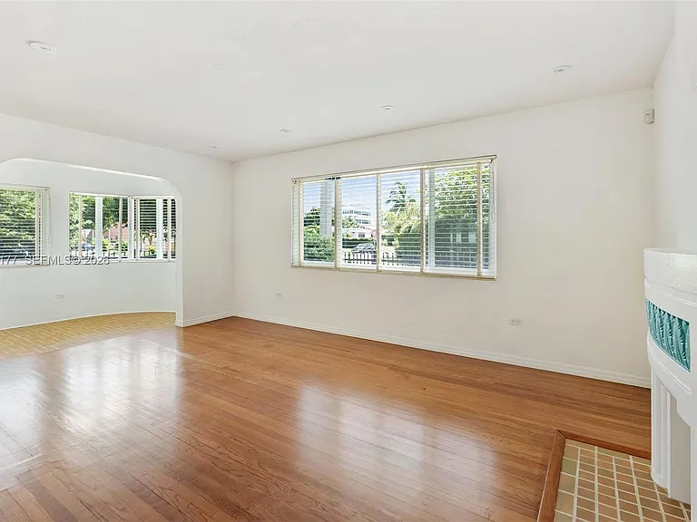 2240 SW 24th Ave — Photo 6