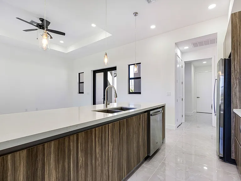 2833 NW 45th Pl — Photo 7