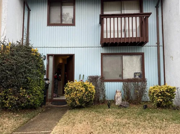 126 Richland Cir, Sterling, VA 20164