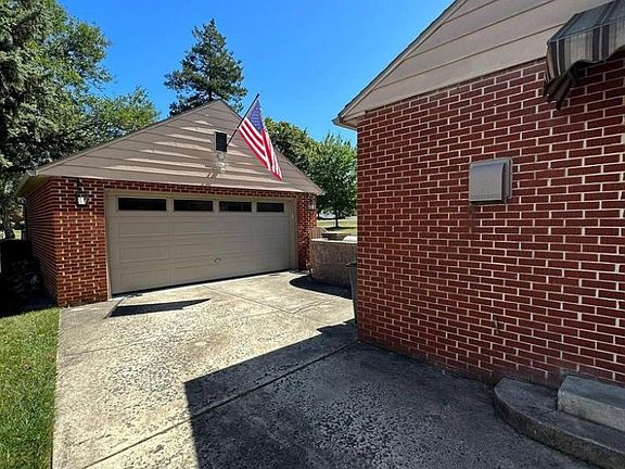 4th image of 661 Guilford Ave