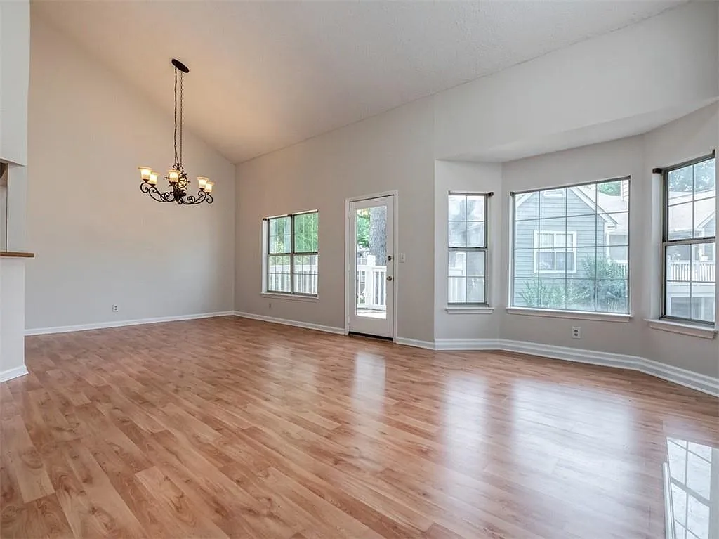 3 bed, 1822 sqft, $2,495 — Photo 3