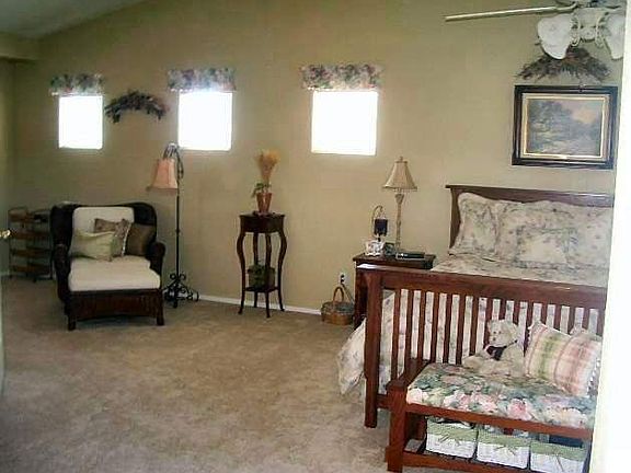 5th image of 884 E Redwood Cir