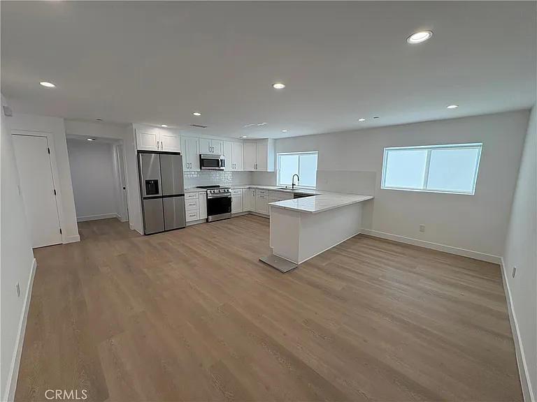 14165 Calvert St — Photo 3
