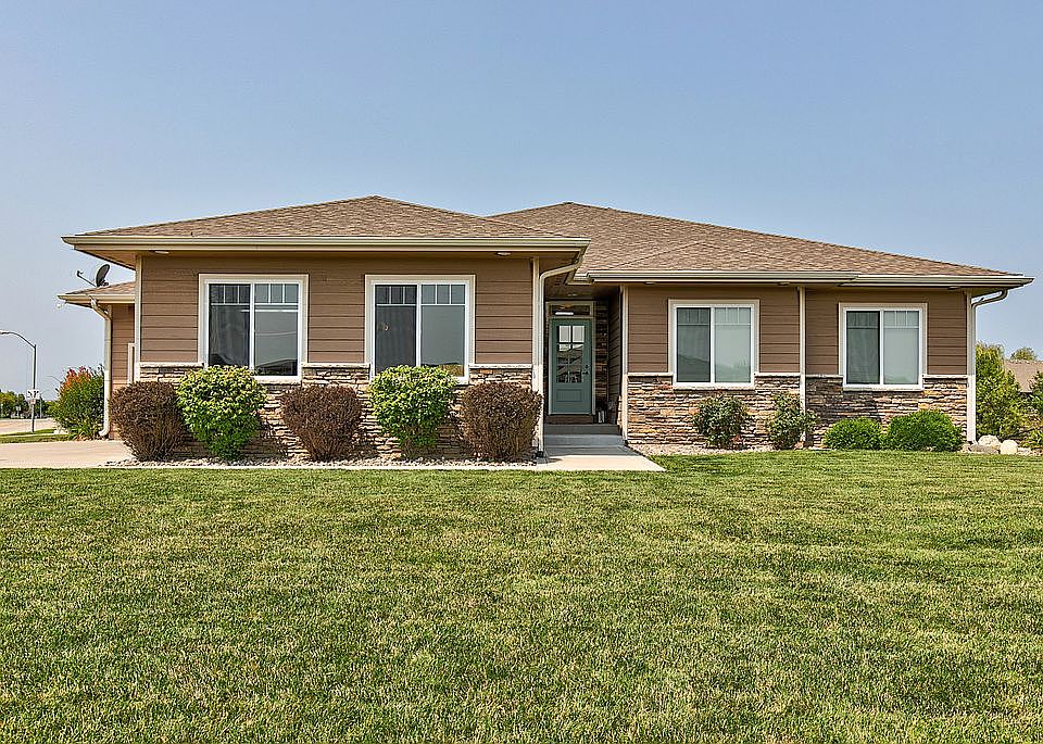 1st image of 4704 NE Bellagio Dr