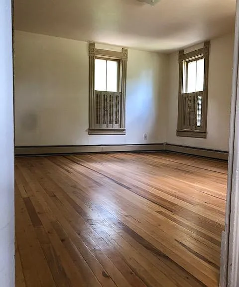 576 University Ave — Photo 24