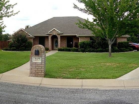 1st image of 217 Lakeside Oaks Cir