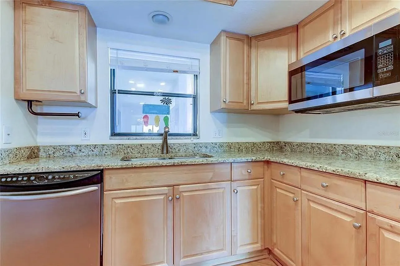 7050 Sunset Dr S — Photo 4