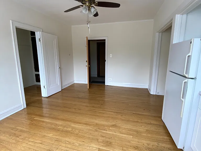 4509 N Lincoln Ave — Photo 2