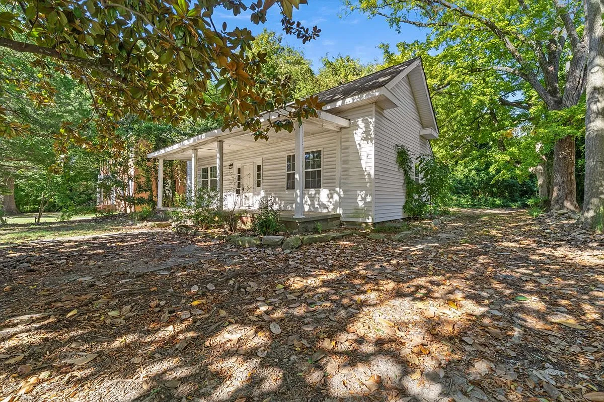3 bed, 1718 sqft, $1,295 — Photo 1