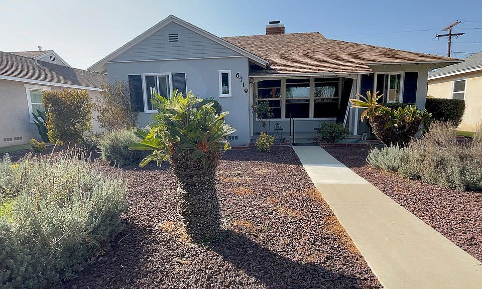 3-Bedroom 2-car Garage _ small Pet