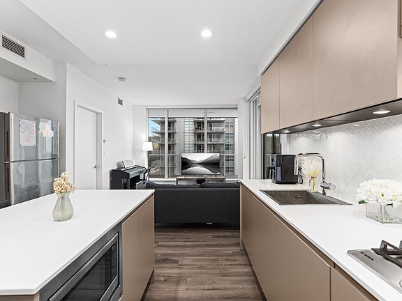 3rd image of 3833 Evergreen Pl #905