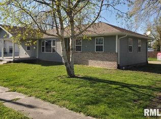 230 E Madison St, Girard, IL