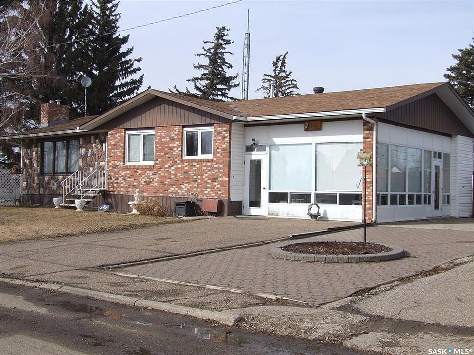 1st image of 301 5th STREET W
