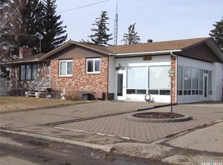 301 5th St W, Leader, SK S0N1H0
