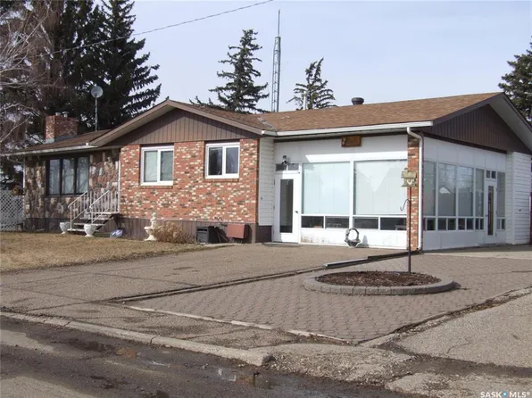 301 5th STREET W, Leader, SK S0N 1H0