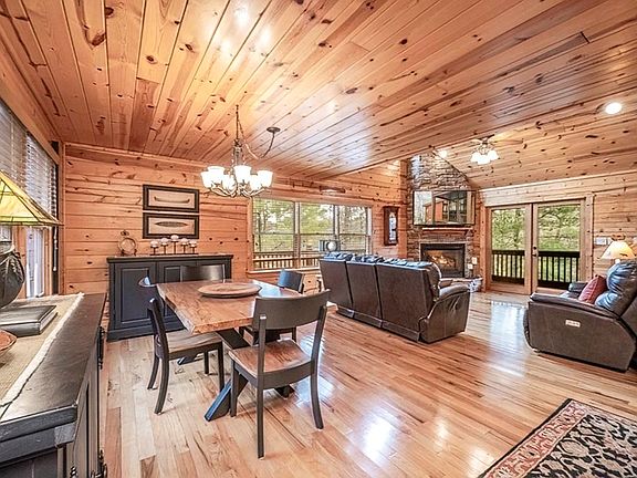 3rd image of 225 Hiawatha Trl