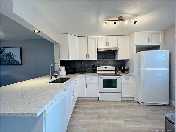 4th image of 7380 S Ocean Dr APT 220