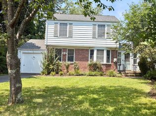 98 Palmer Ln, Ewing, NJ 08618