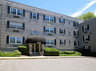 2055 N Woodstock St APT 103, Arlington, VA 22207