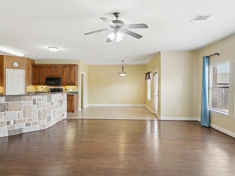 313 Country Lakes Dr — Photo 9