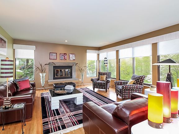 4th image of 15 Harrows Ln