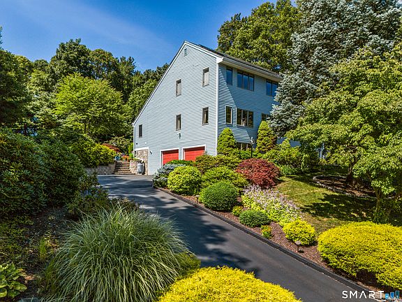 2nd image of 15 Rose Ridge Court