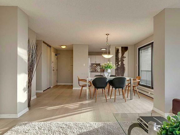 4th image of 1110-924 14th Ave SW #1110