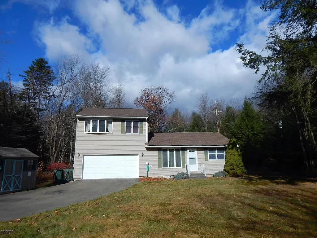1120 Lexington Ave photo 1