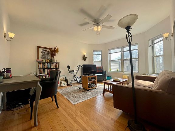 2nd image of 1446 W Winnemac Ave APT 2A