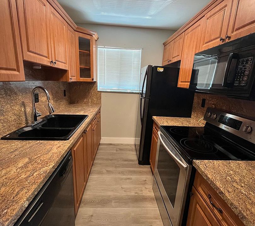 1st image of 814 W Tiffany Dr APT 4