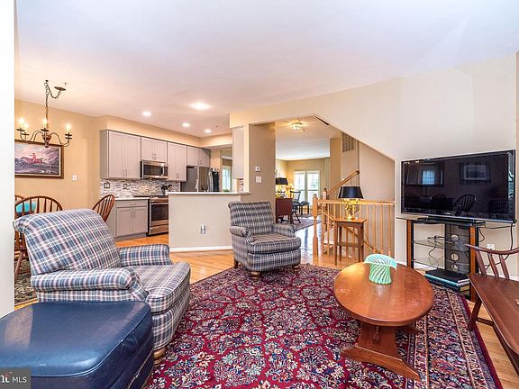 4th image of 2601 Crabapple Cir