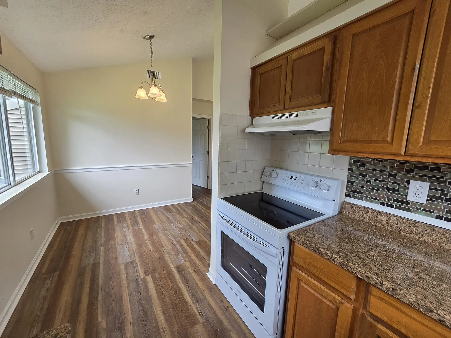 2 bed, 2.0 bath, 856 sqft, $1,800 — Photo 4